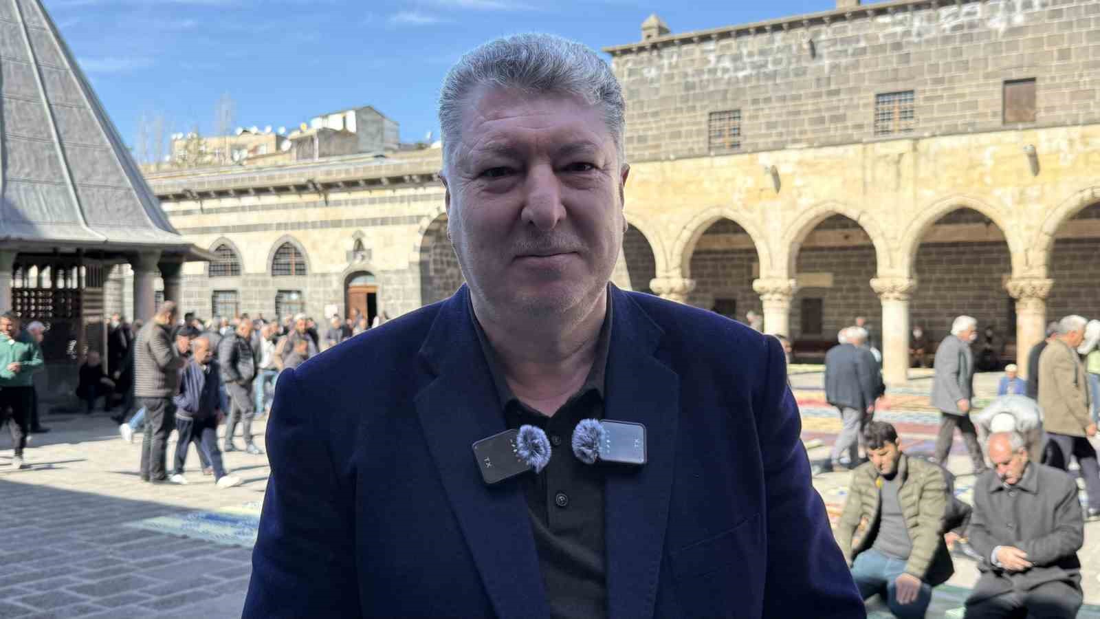 İslam aleminin 5. Harem-i Şerif’inde binlerce kişi Ramazan ayının ilk cuma namazında saf tuttu
