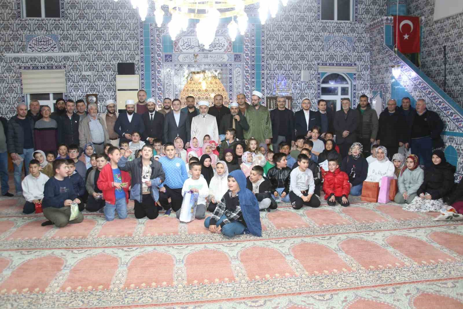 İslamın gülleri çocuklarla anlamlı buluşma
İslamın gülleri çocuklarla anlamlı buluşma