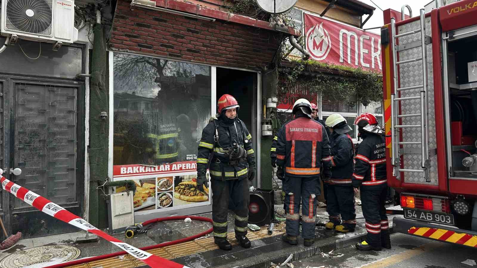 İşletmeci dışarıdayken dükkanında yangın çıktı
