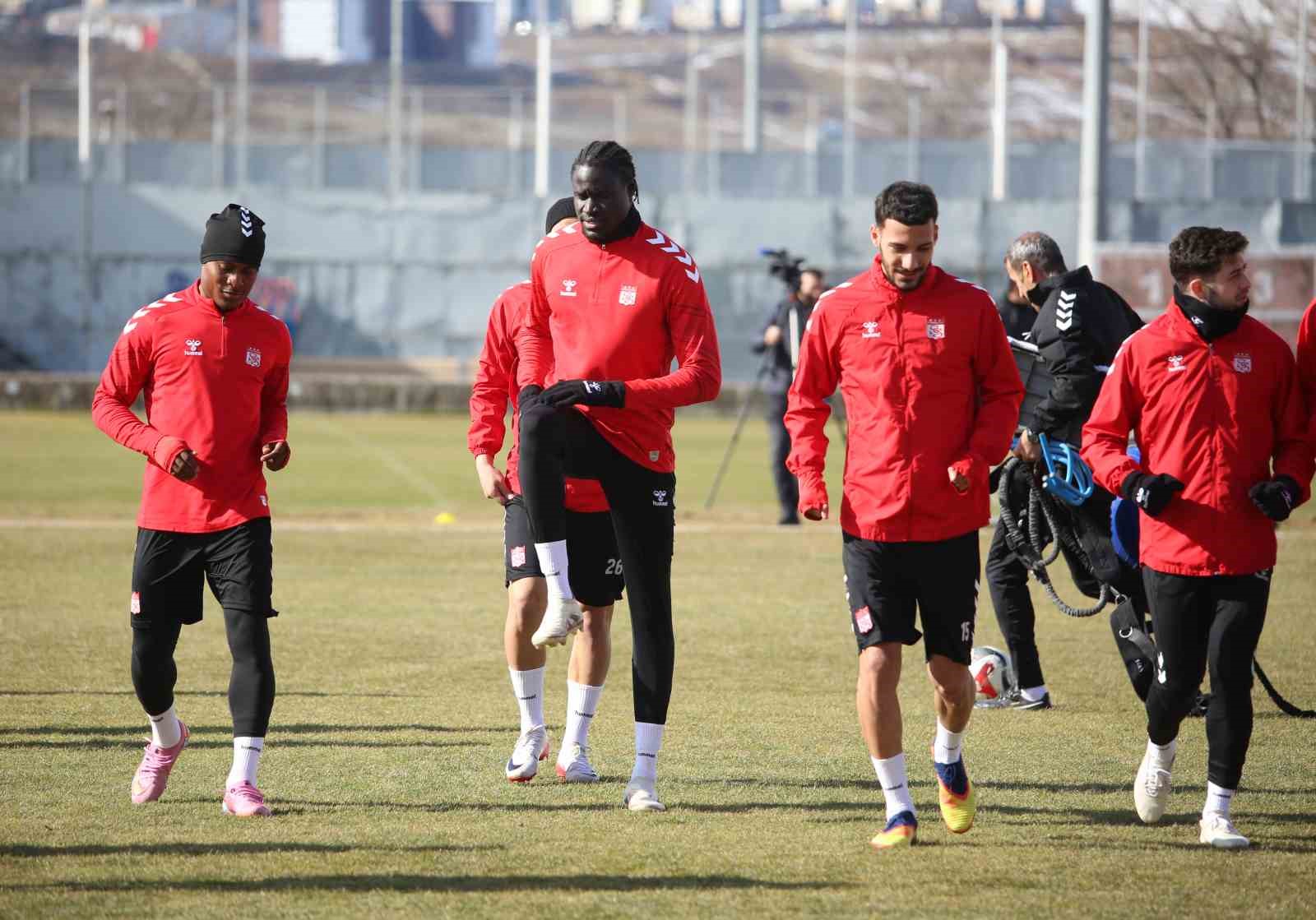 İsmet Taşdemir: "Hedef bu sene zor gibi"
