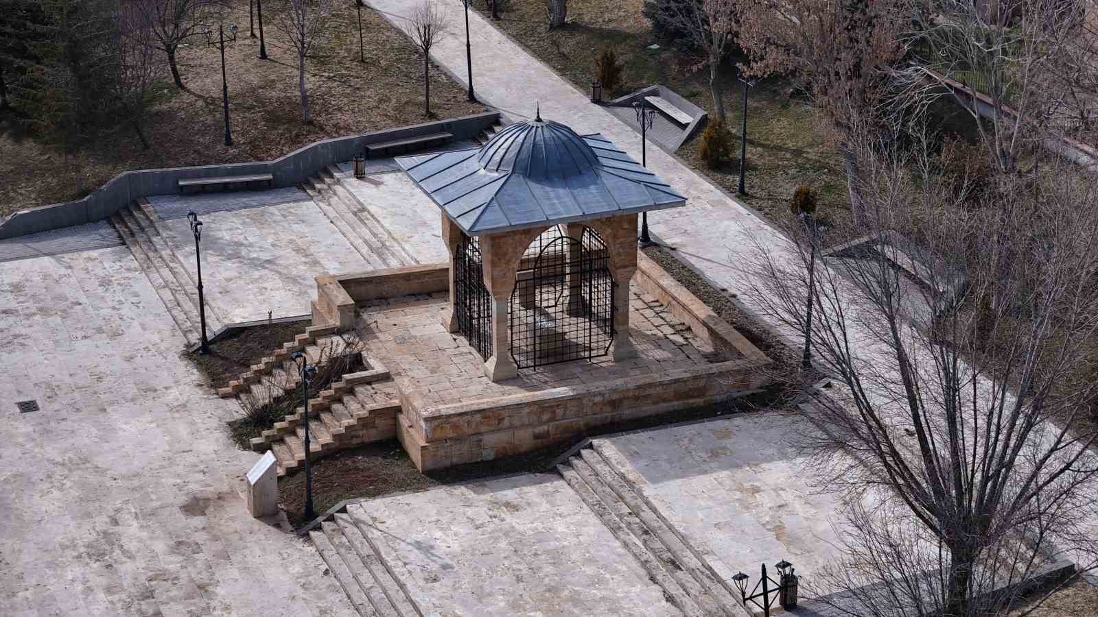 İsmini bilmeyen yok ancak tanışan çok az, Sivaslı bir sultan ve gönül insanı, Kadı Burhanettin
