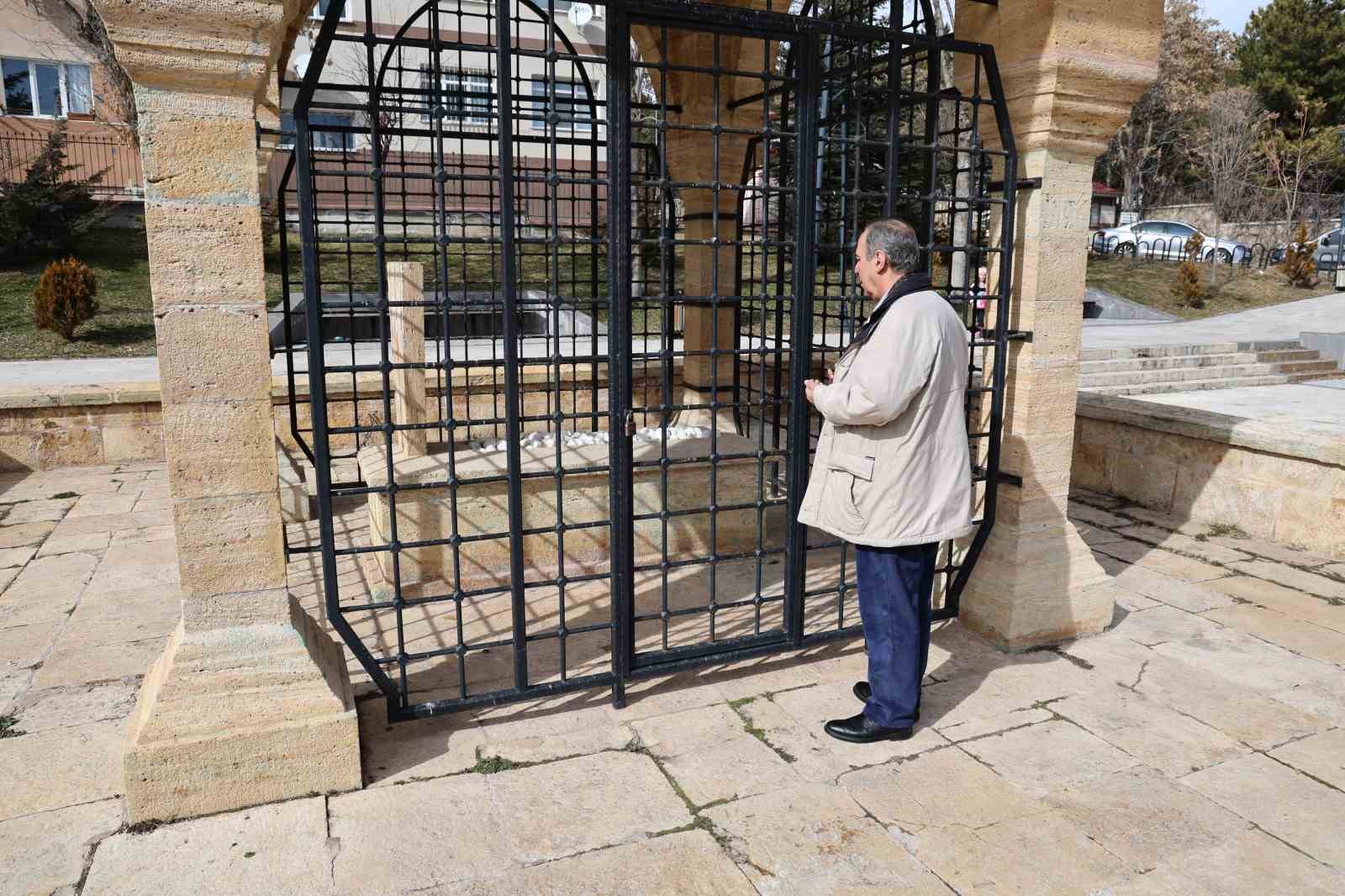 İsmini bilmeyen yok ancak tanışan çok az, Sivaslı bir sultan ve gönül insanı, Kadı Burhanettin
