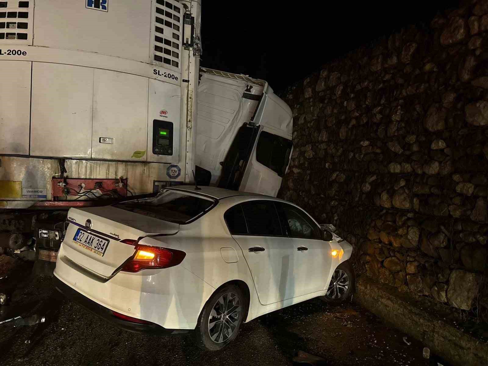 Isparta - Antalya karayolundaki kazalarda son 4 ayda 18 kişi öldü 19 kişi yaralandı
