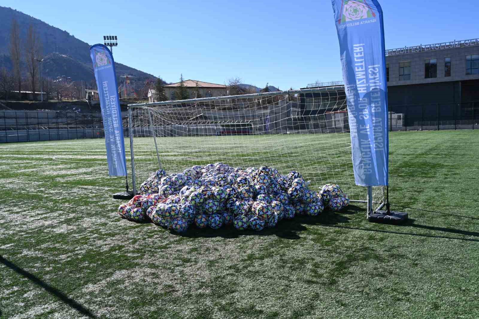 Isparta Belediyesi’nden amatör spor kulüplerine destek
