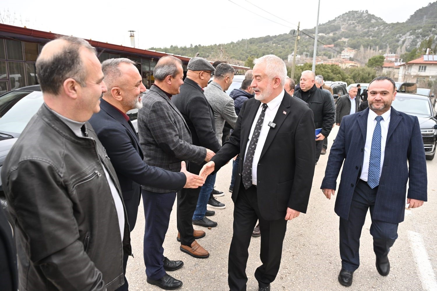 Isparta Belediyesi’nden Sütçüler’de yeni öğrenci yurduna yardım eli
