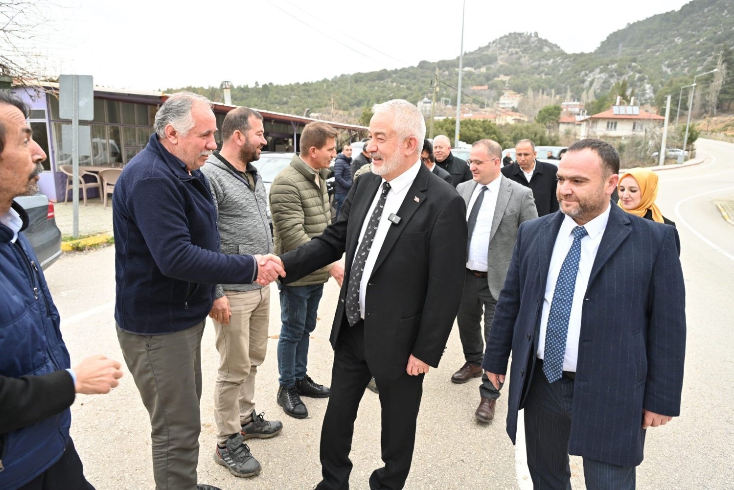 Isparta Belediyesi’nden Sütçüler’de yeni öğrenci yurduna yardım eli
