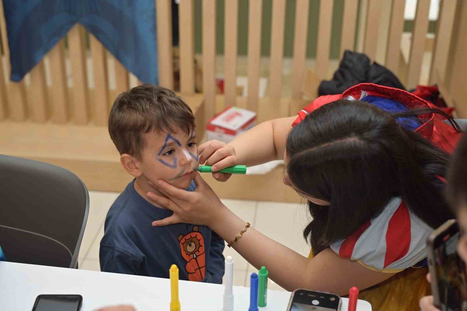 Isparta Belediyesi’nin 23 Nisan etkinliğinde renkli görüntüler
