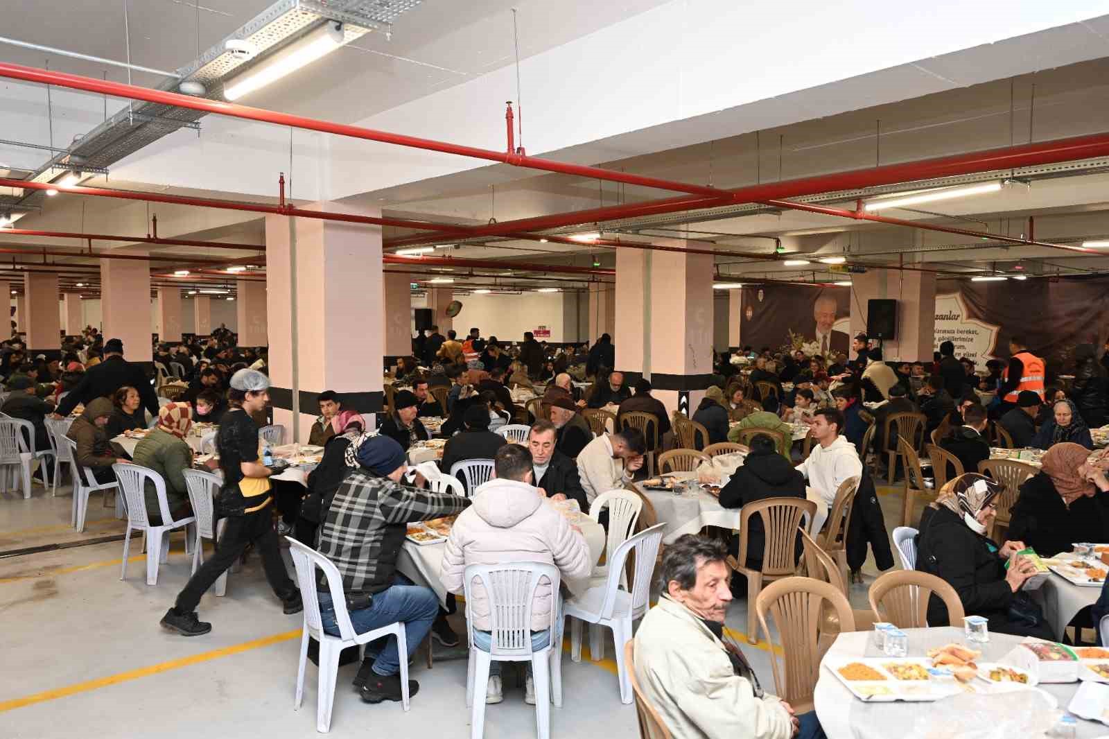 Isparta Belediyesi’nin iftar sofraları birlik ve beraberlik ruhunu pekiştiriyor
