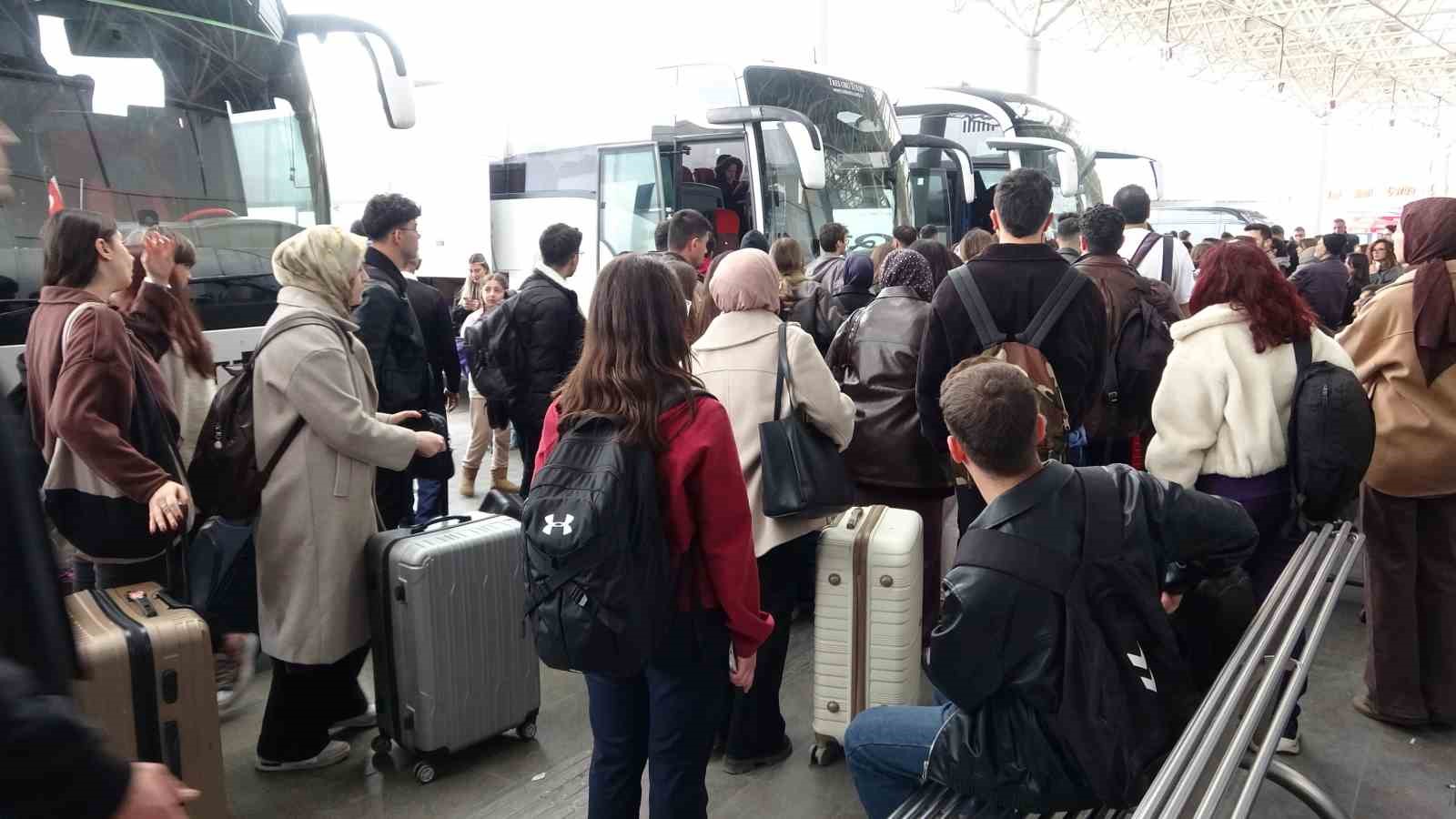 Isparta Otogarı’nda biletler kısa sürede tükendi
