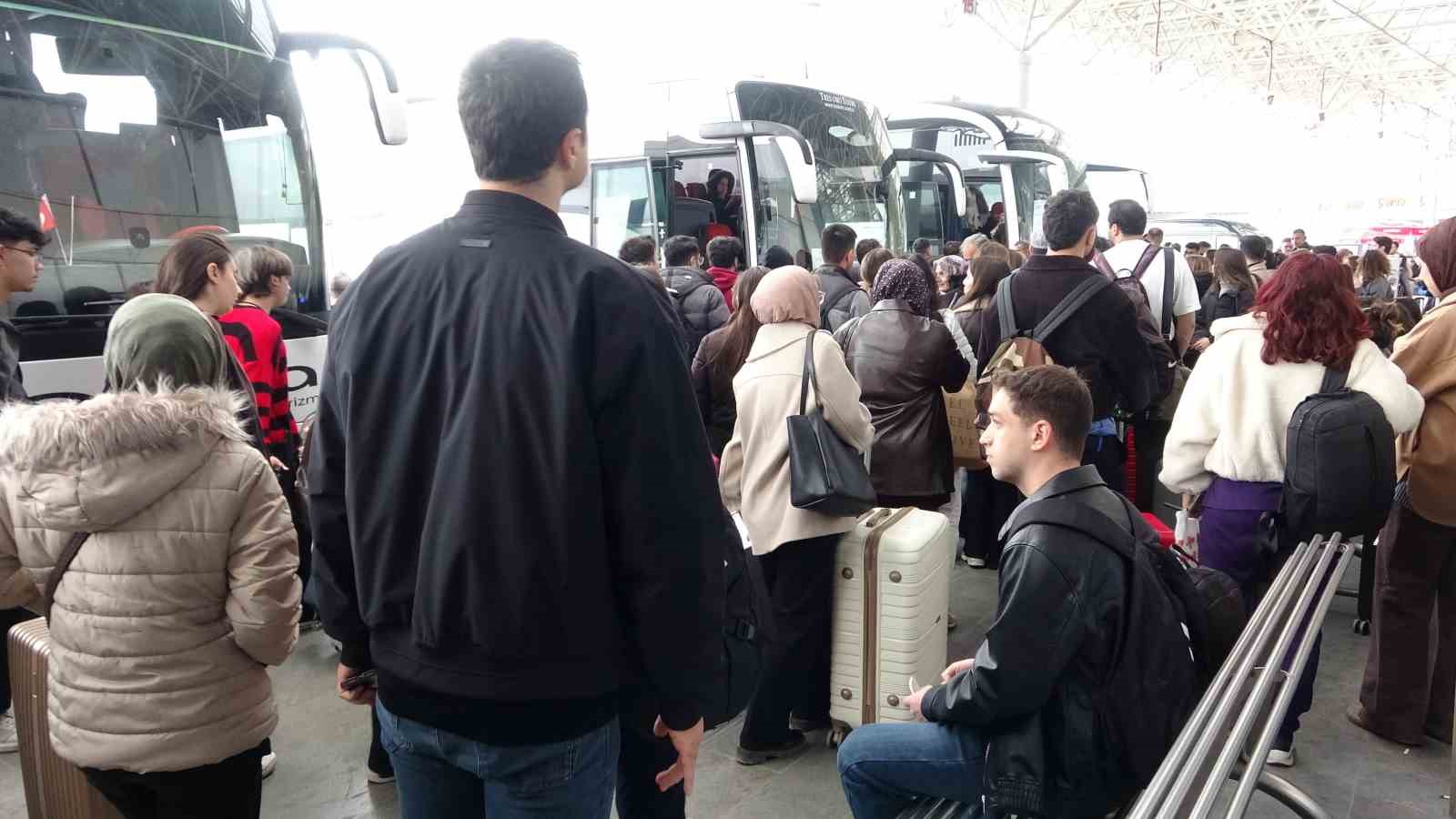 Isparta Otogarı’nda biletler kısa sürede tükendi
