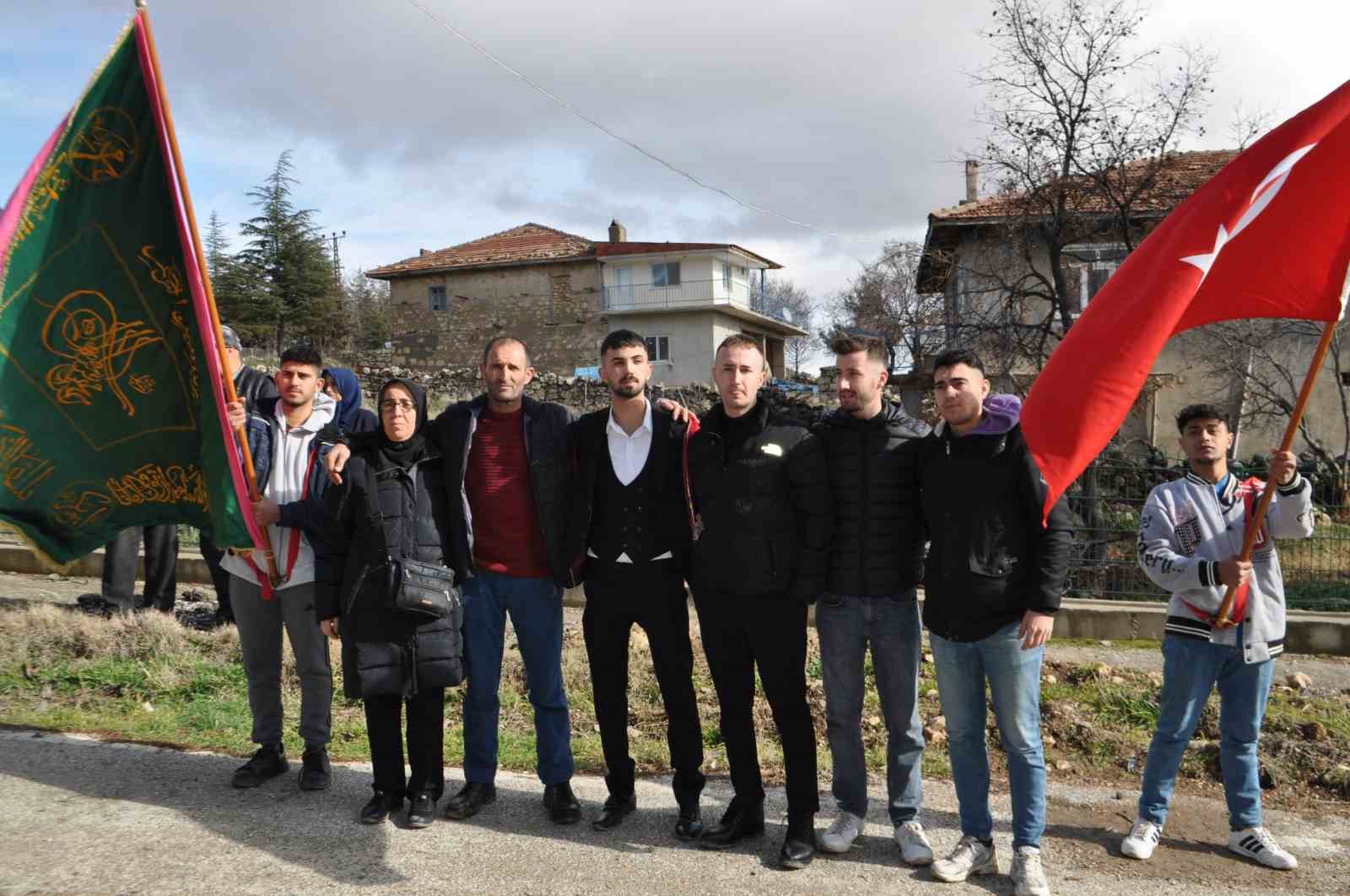 Isparta’da asırlık sancak kaldırma ve asker uğurlama geleneği
