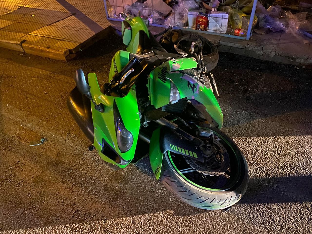 Isparta’da aydınlatma direğine çarpan motosikletteki 2 kişi yaralandı
