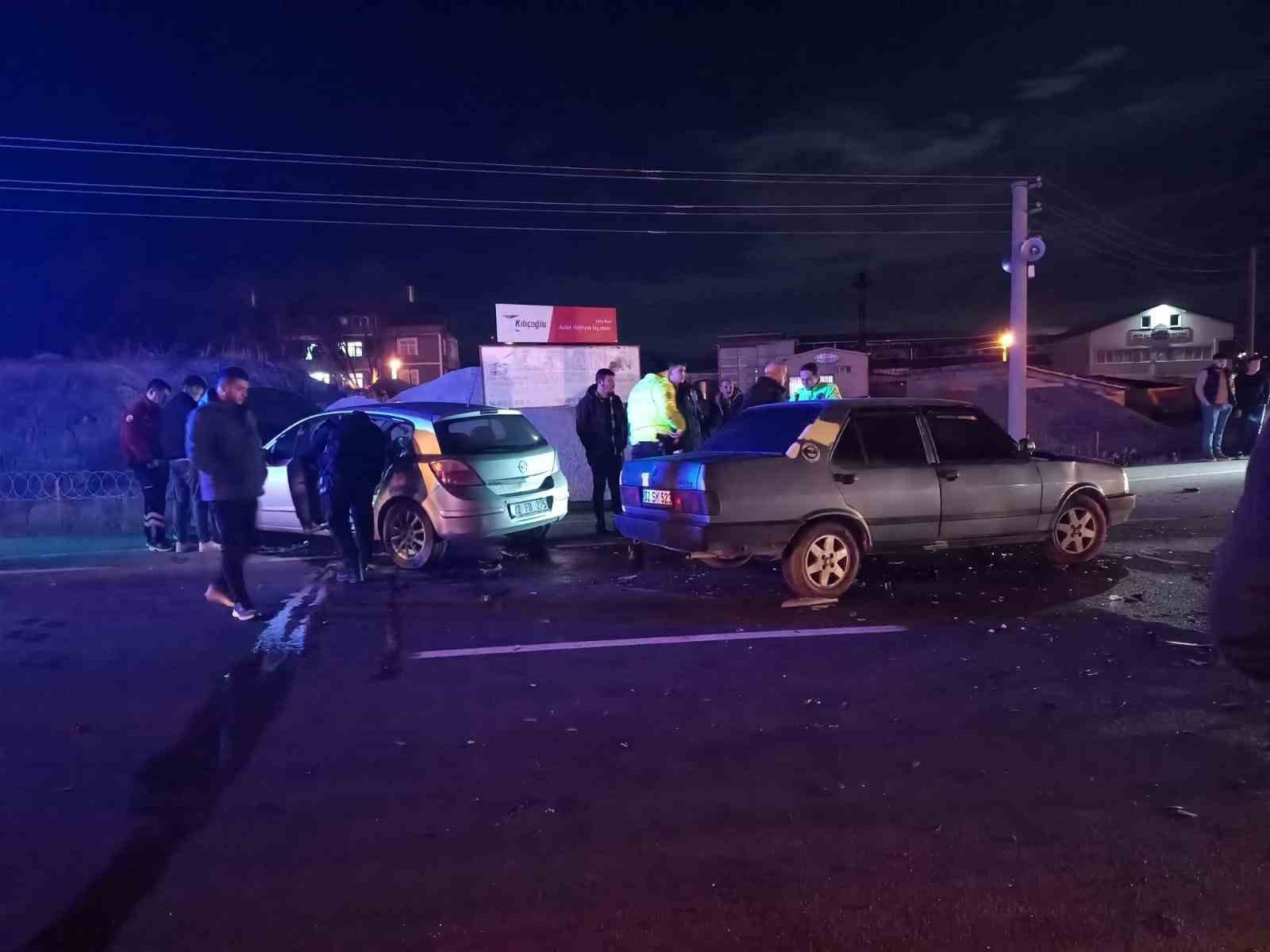 Isparta’da çarpışan otomobillerin sürücüleri hafif yaralandı
