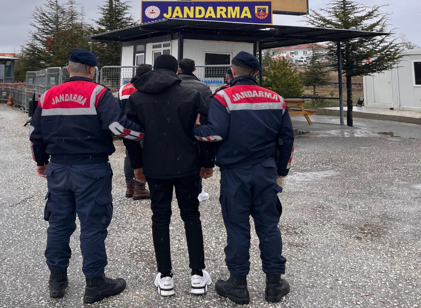 Isparta’da düzensiz göç operasyonlarında bir ayda 60 kişi yakalandı
