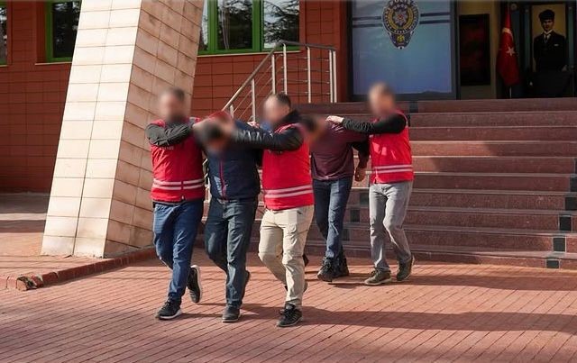 Isparta’da hapis cezasıyla aranan 2 şahıs yakalandı
