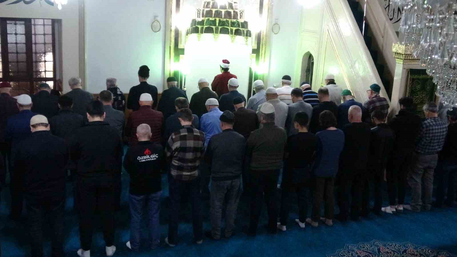 Isparta’da hatimle teravihe yoğun akın: 15 camide her gece bir cüz okunuyor
