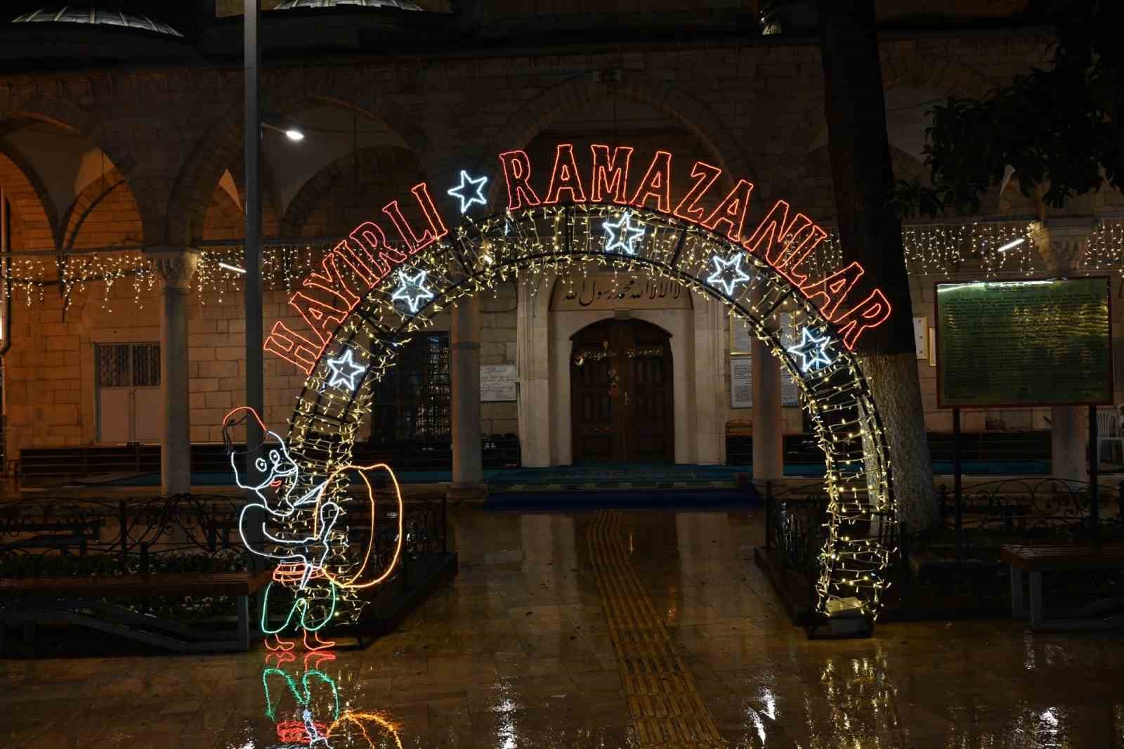 Isparta’da iftar sofraları İstiklal Otopark’ta kurulacak
Isparta’da iftar sofraları İstiklal Otopark’ta kurulacak