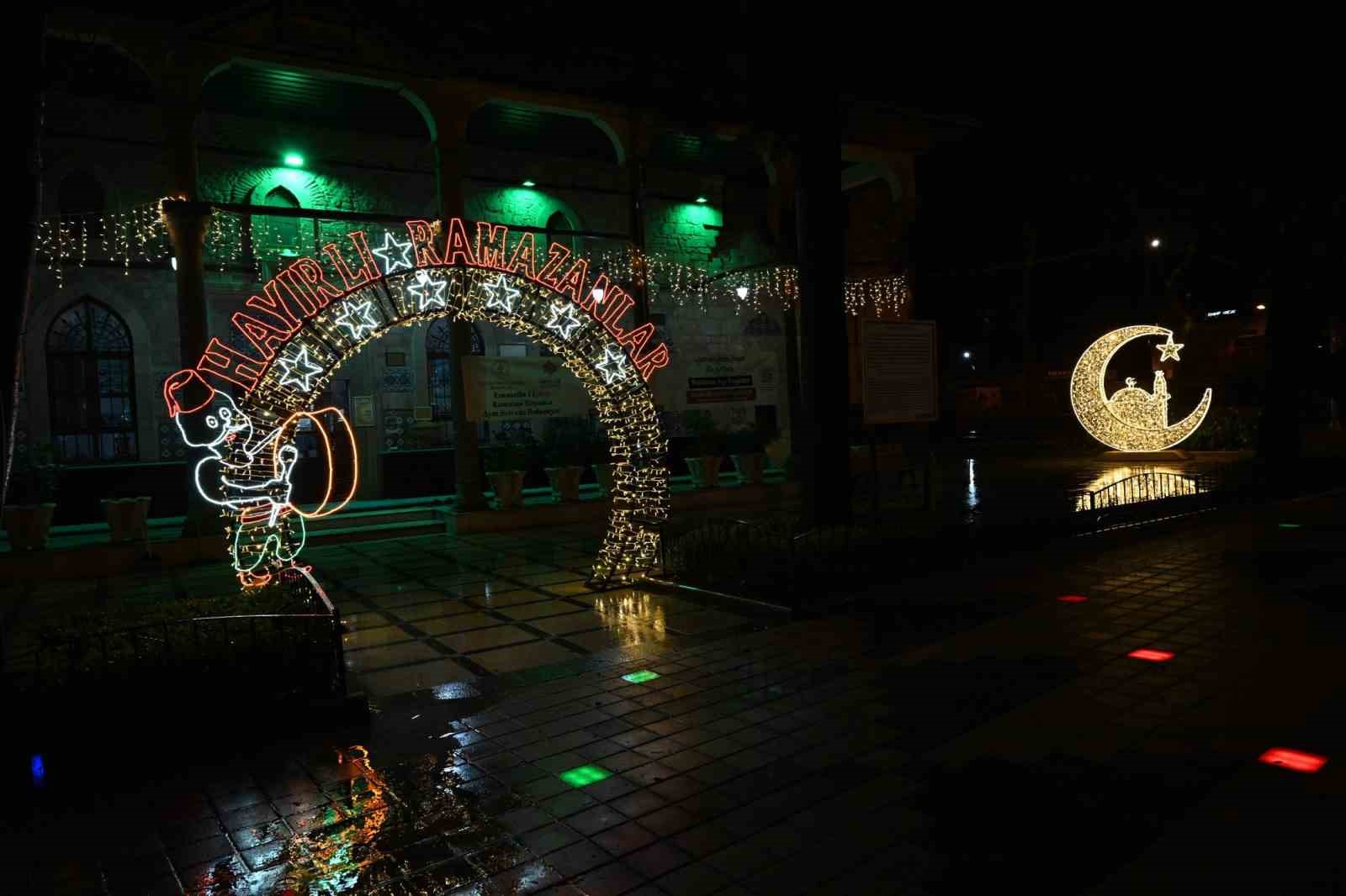 Isparta’da iftar sofraları İstiklal Otopark’ta kurulacak
Isparta’da iftar sofraları İstiklal Otopark’ta kurulacak