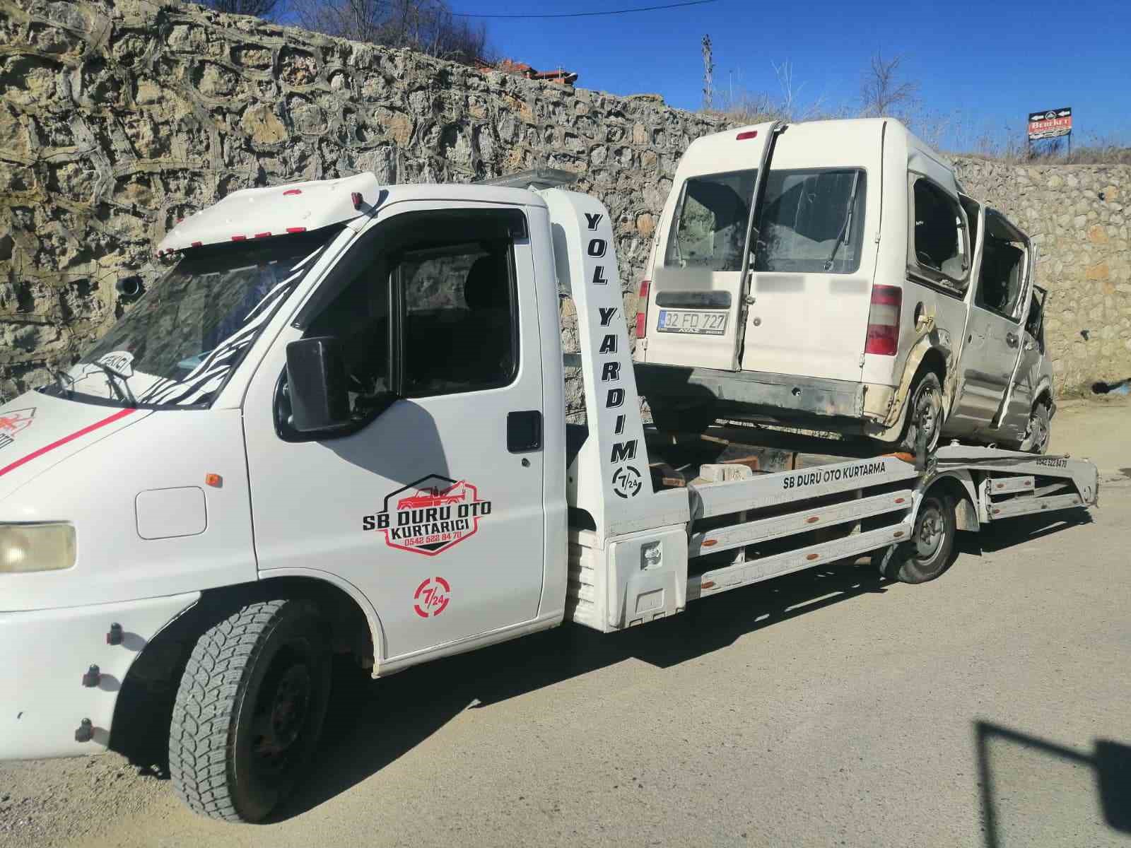 Isparta’da kontrolden çıkan araç köprüden uçtu: 1’i ağır 3 yaralı

