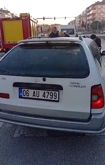 Isparta’da otomobil ışıklarda bekleyen araca çarptı: 1 yaralı
