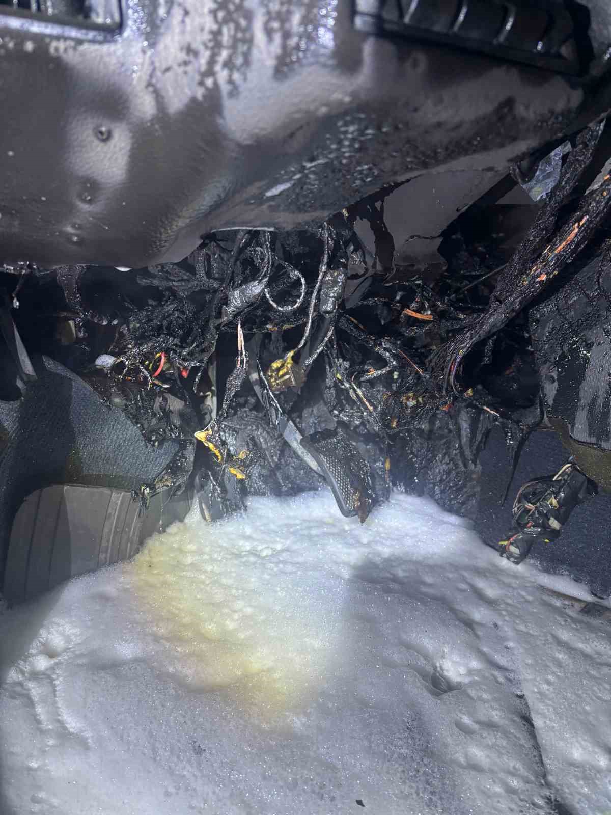 Isparta’da seyir halindeki Fiat Tofaş otomobil alev aldı
