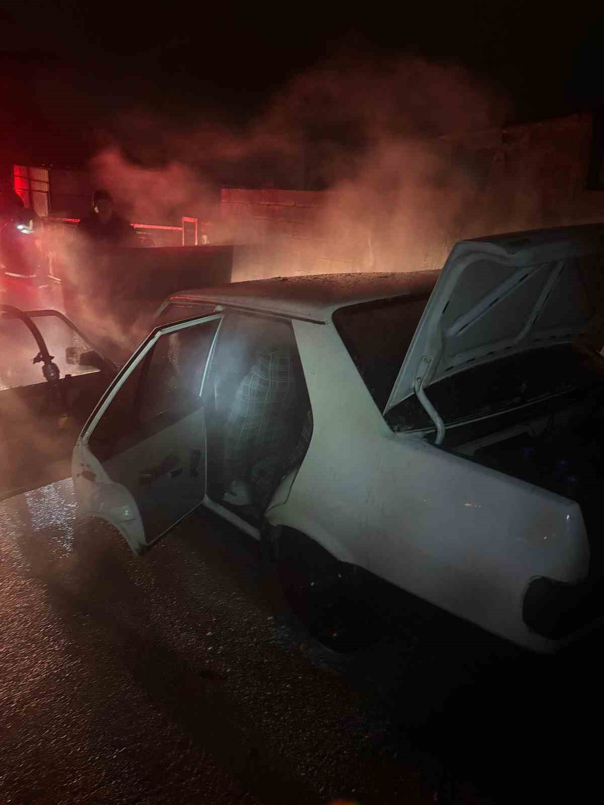 Isparta’da seyir halindeki Fiat Tofaş otomobil alev aldı
