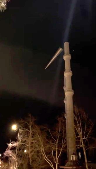 Isparta’da şiddetli fırtına cami külahını yerinden söktü
