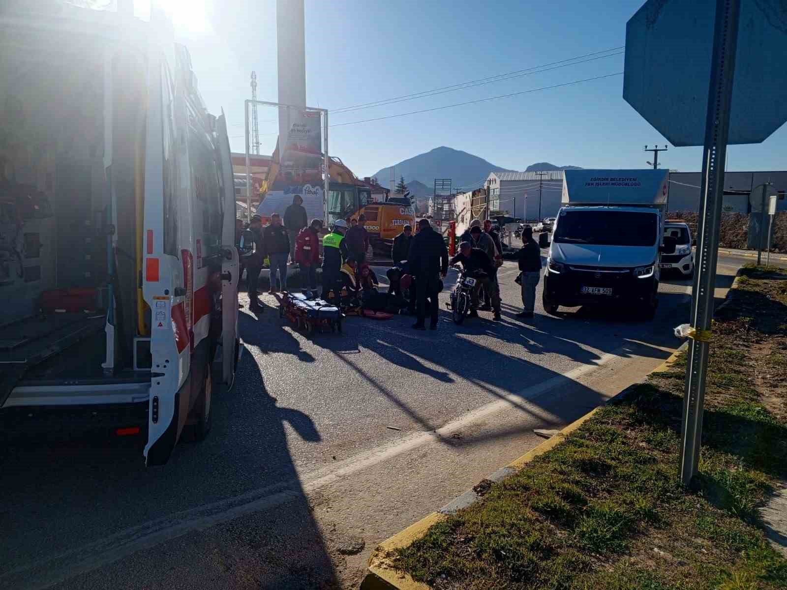 Isparta’da sürücüsünün kontrolünden çıkan motosiklet yola savruldu: 1 yaralı

