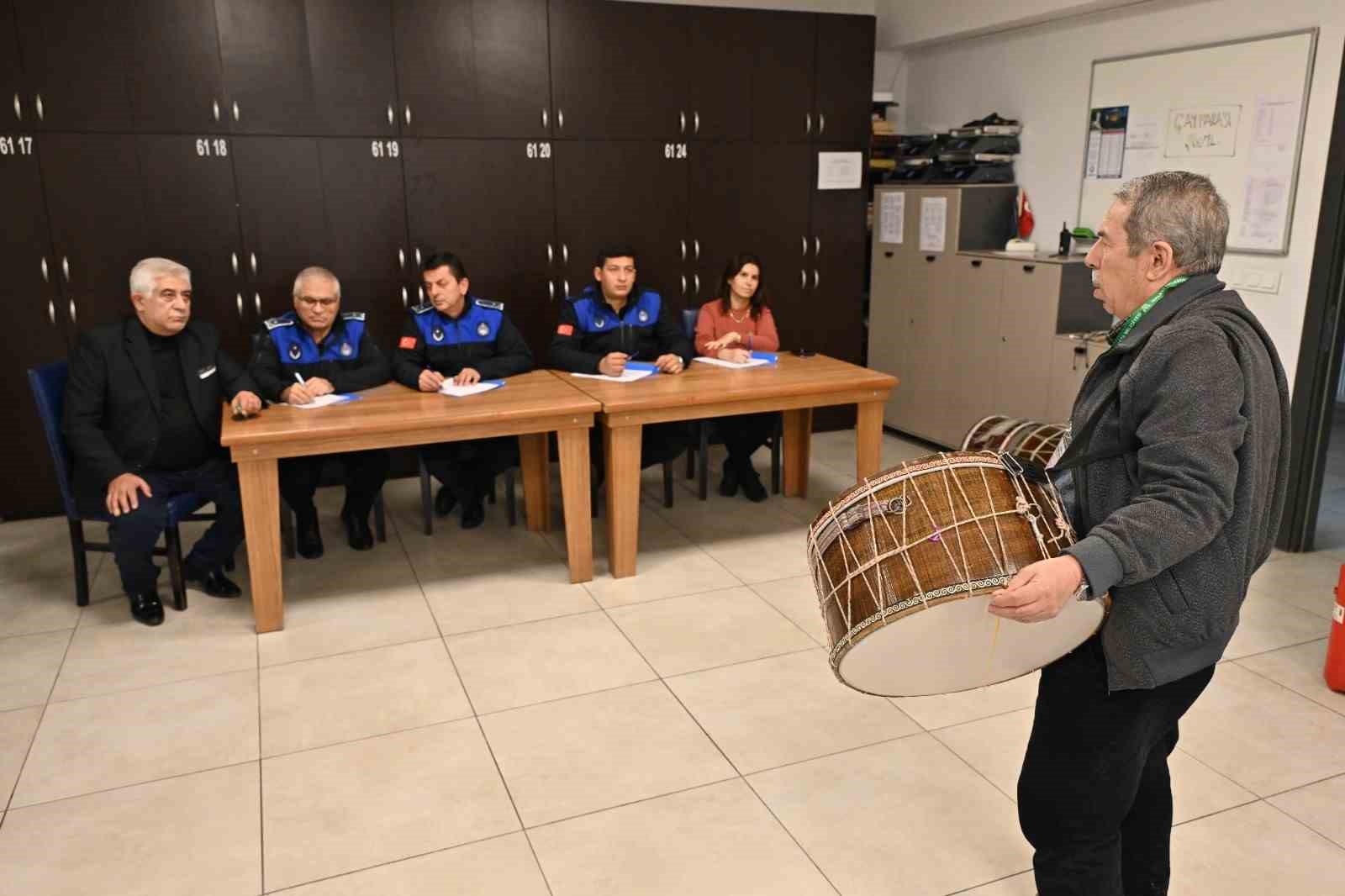 Ispartalıları 45 mahallede 70 davulcu sahura kaldıracak
