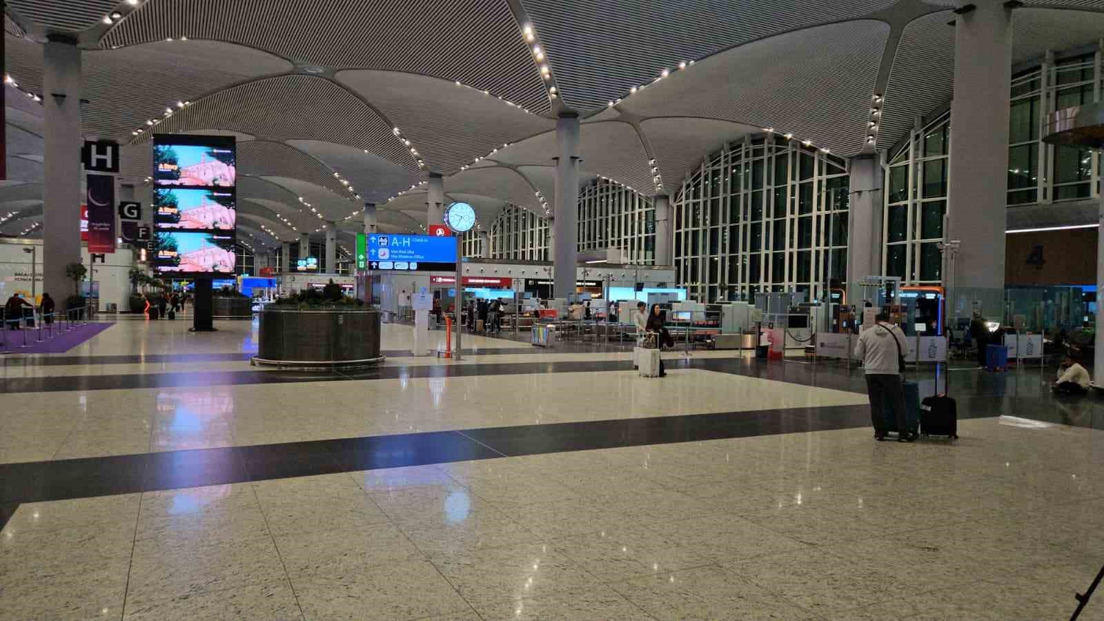 İsrail-İran gerginliği uluslararası uçuşları etkiledi: 227 uçuş iptal edildi
