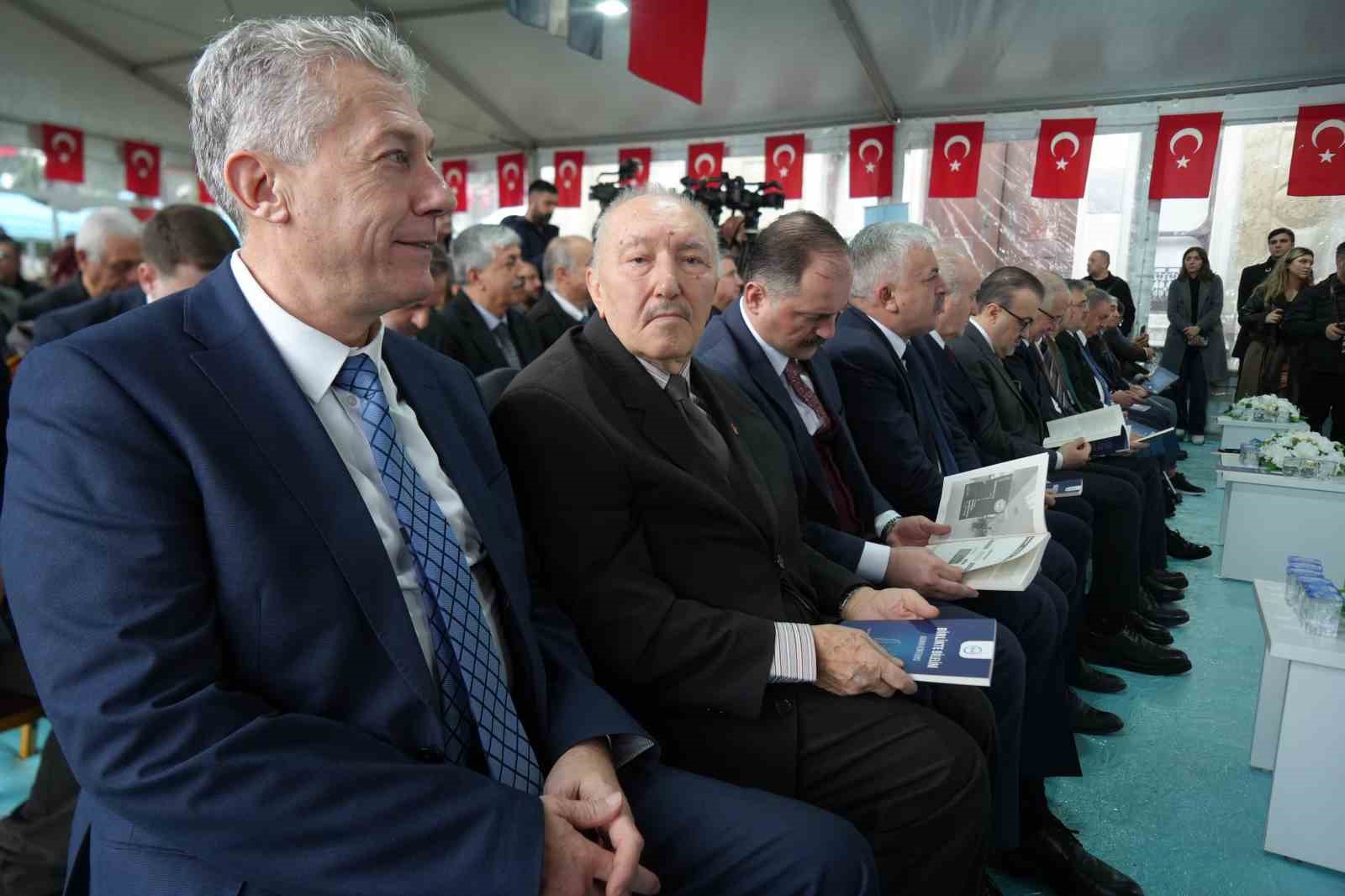 İsrail’in saldırısında bacağını kaybeden Gazzeli gazeteci meslektaşlarına seslendi
