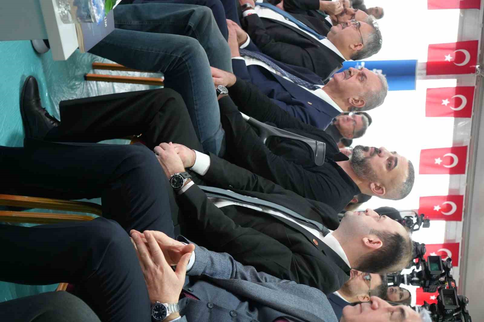 İsrail’in saldırısında bacağını kaybeden Gazzeli gazeteci meslektaşlarına seslendi
