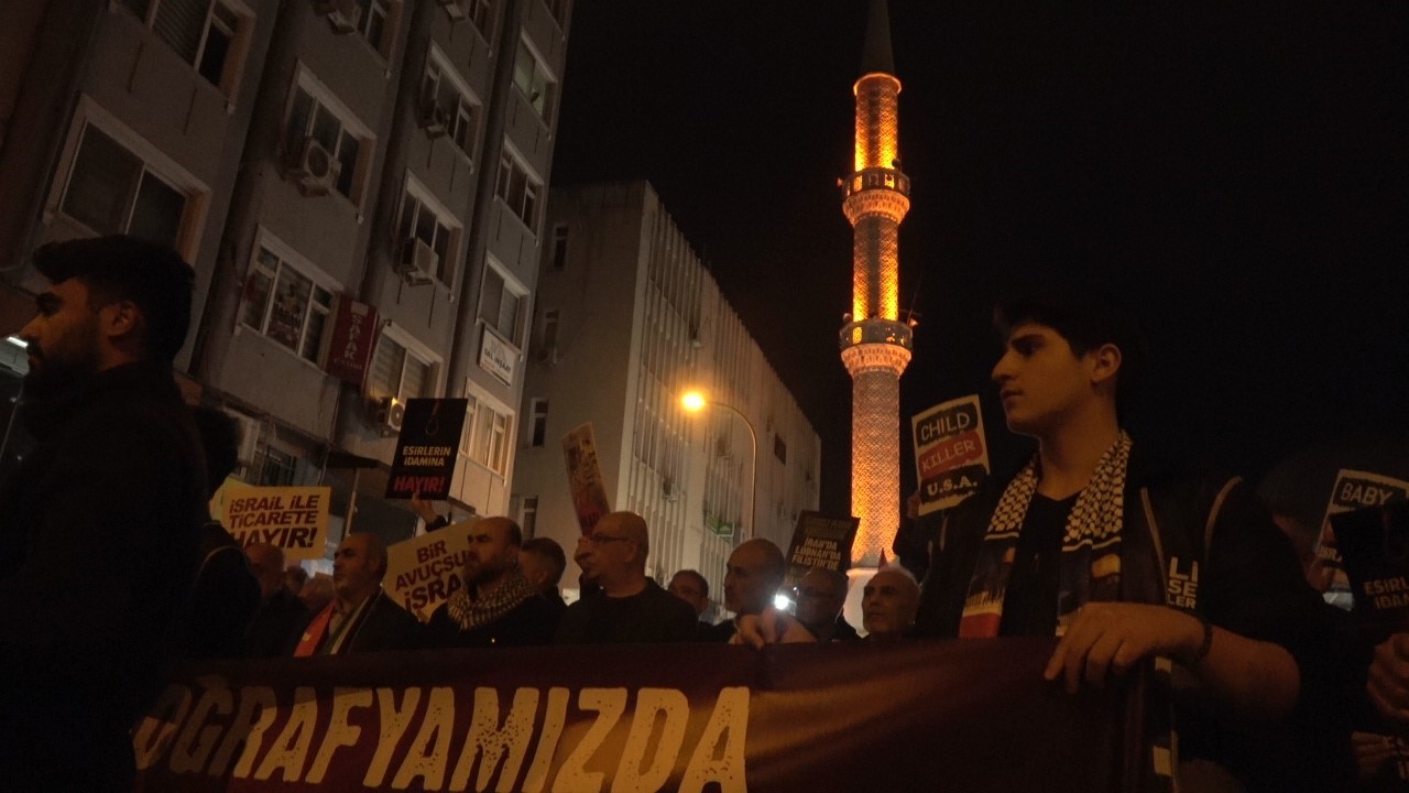 İsrail’in zulmünü protesto etmek için Netanyahu’yu "idam" ettiler
