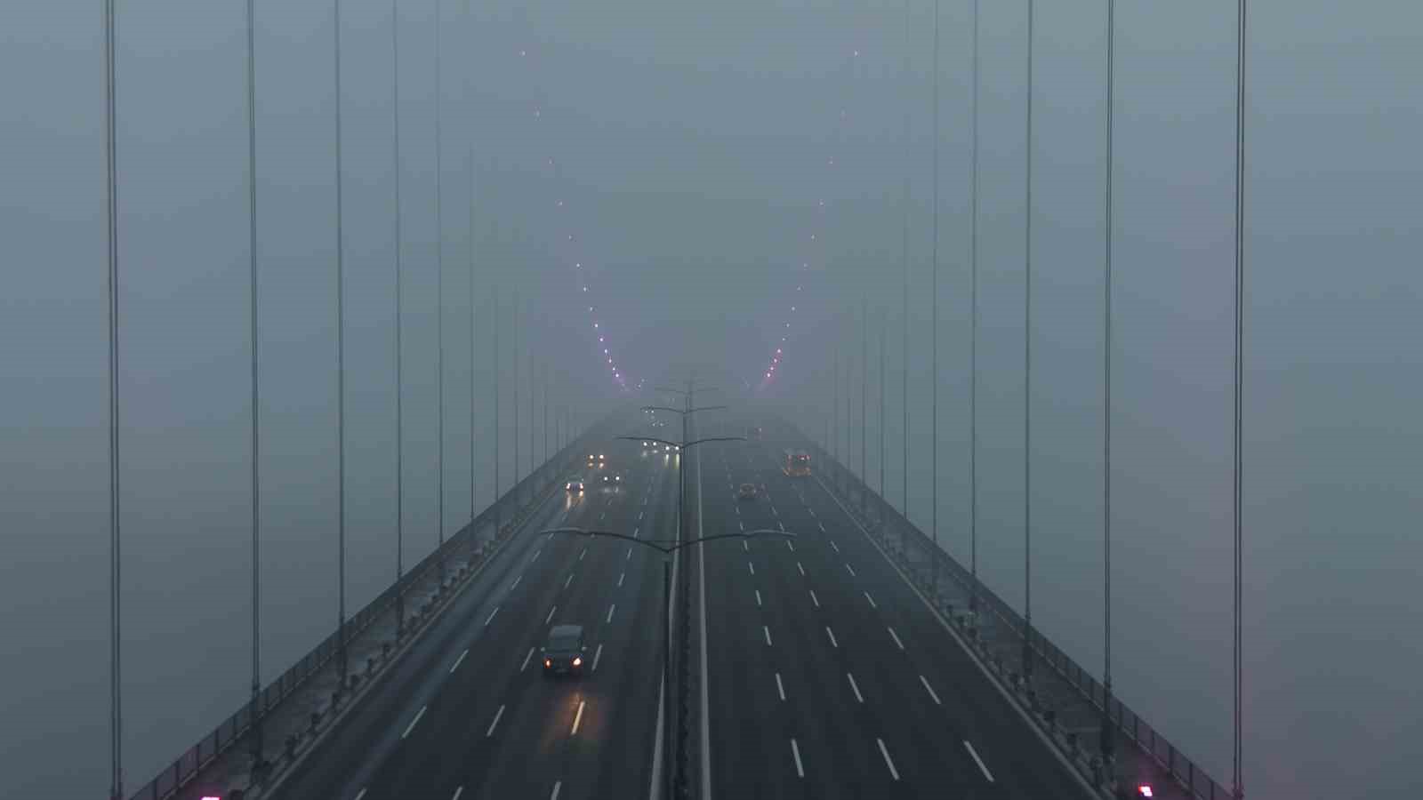 İstanbul Boğazı’nda sis etkili oluyor
