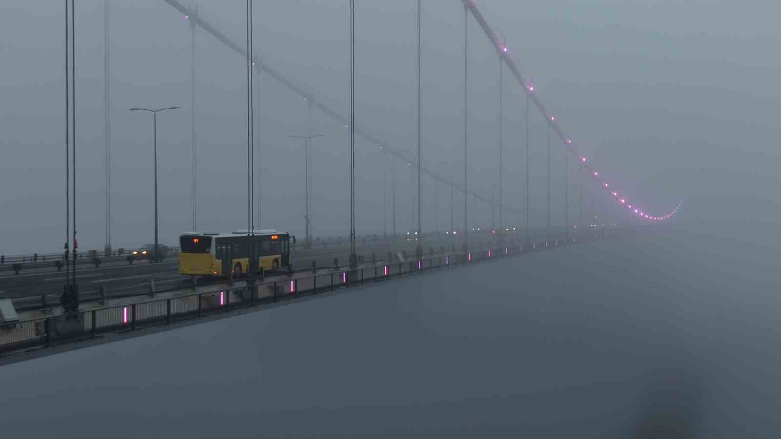 İstanbul Boğazı’nda sis etkili oluyor
