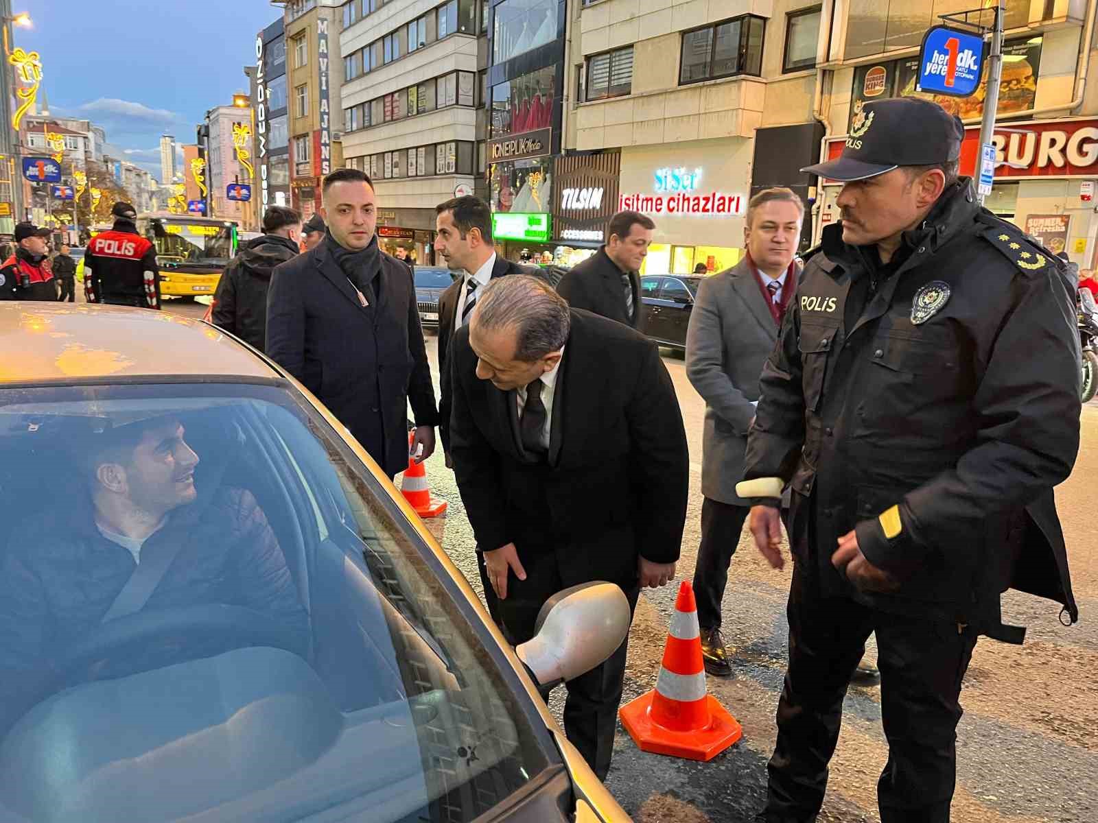 İstanbul İl Emniyet Müdürü Yıldız, Kadıköy’deki denetimleri inceledi
