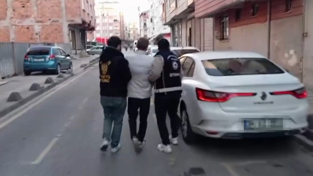 İstanbul merkezli 6 ilde göçmen kaçakçılığı operasyonu: 51 gözaltı
İstanbul merkezli 6 ilde göçmen kaçakçılığı operasyonu: 51 gözaltı