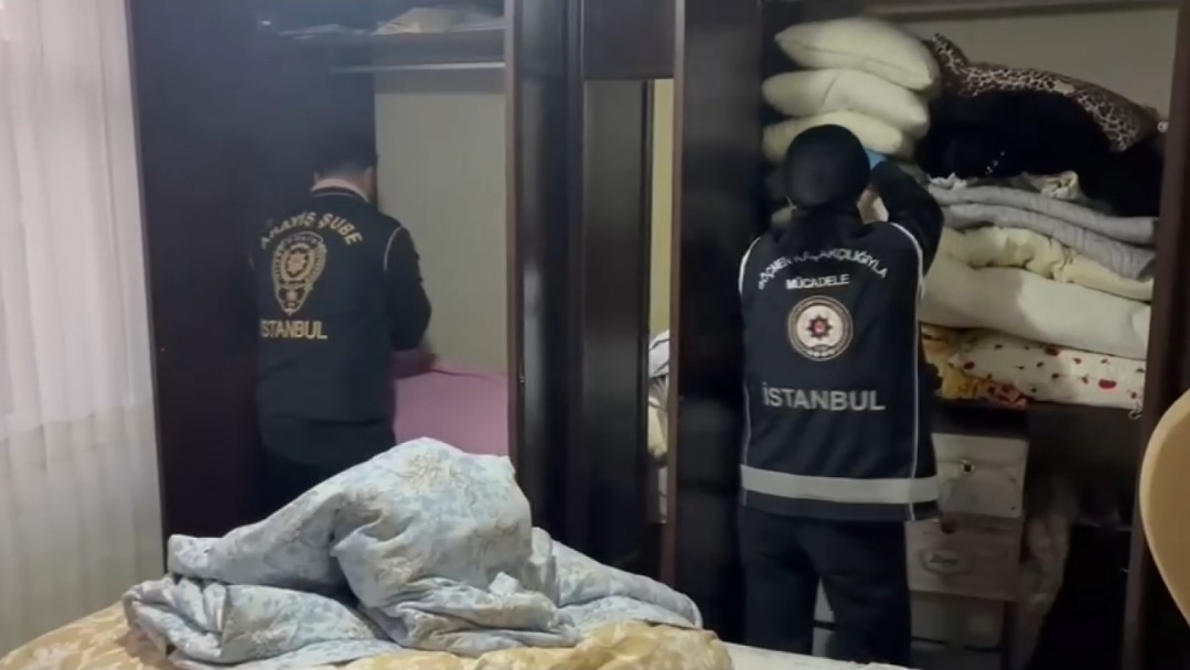 İstanbul merkezli 6 ilde göçmen kaçakçılığı operasyonu: 51 gözaltı
İstanbul merkezli 6 ilde göçmen kaçakçılığı operasyonu: 51 gözaltı