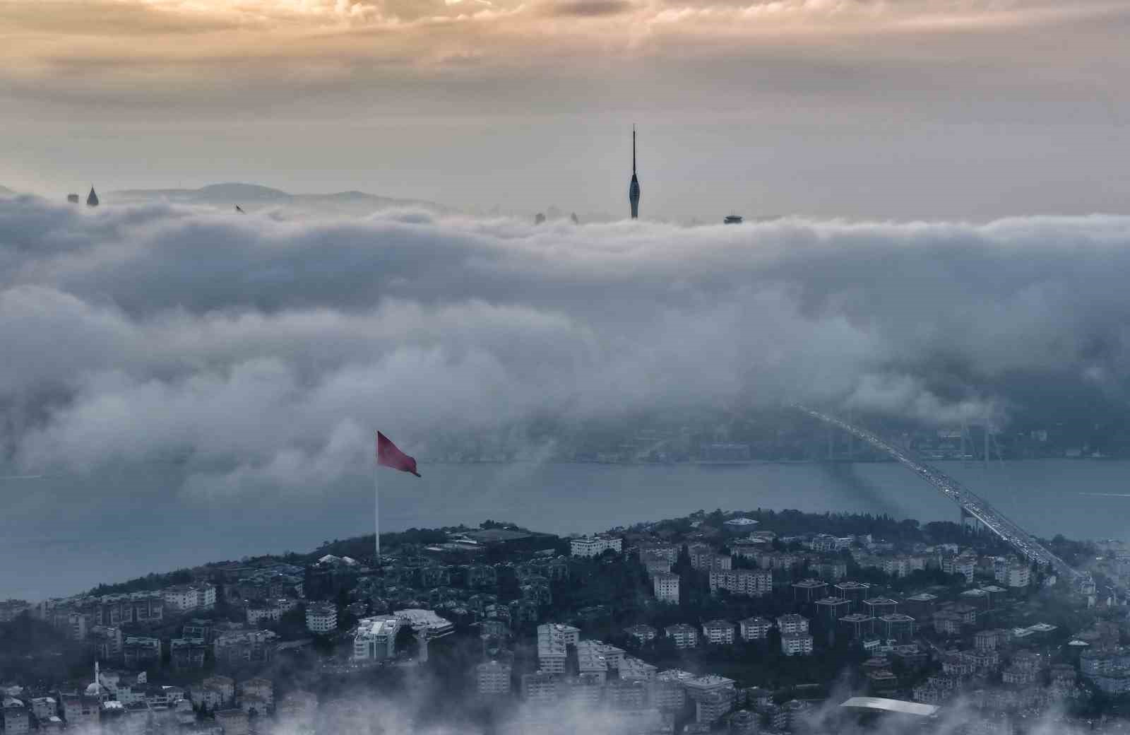 İstanbul sisle uyandı, mest eden görüntü havadan görüntülendi
