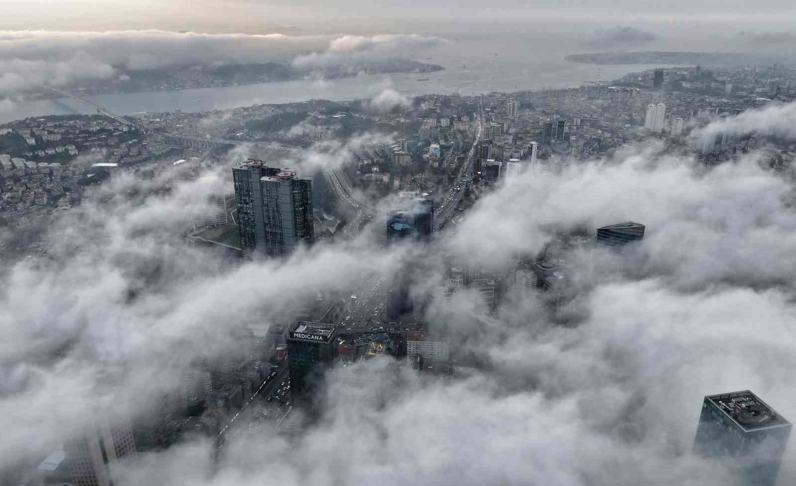İstanbul sisle uyandı, mest eden görüntü havadan görüntülendi
