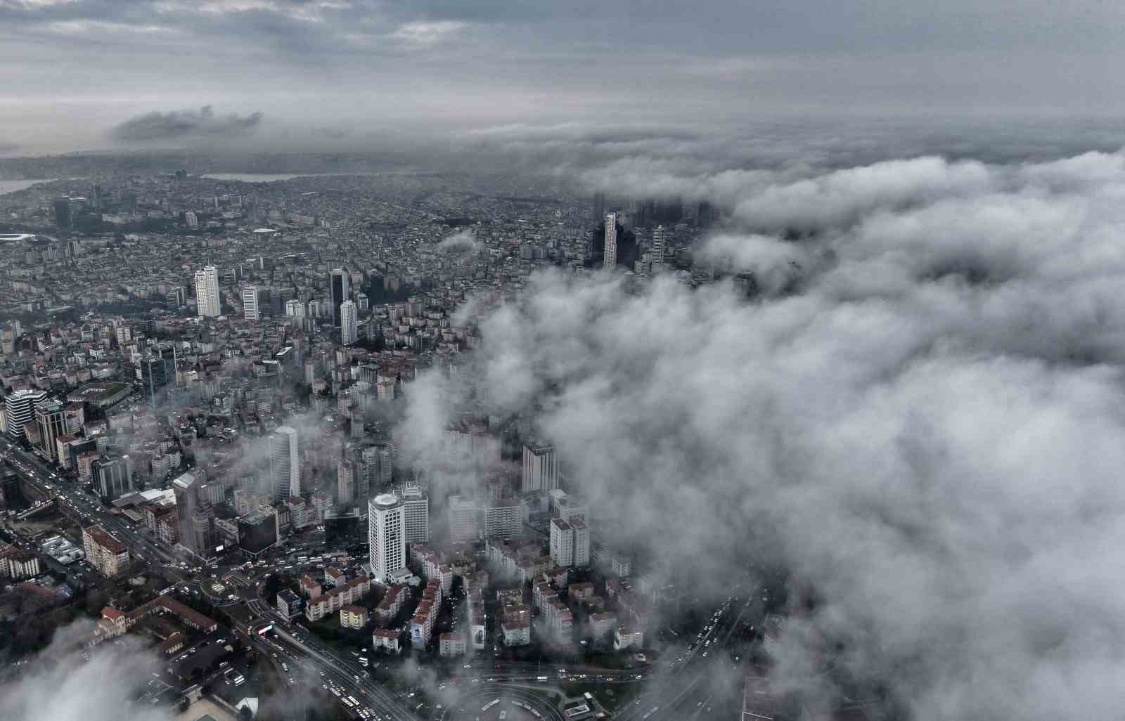 İstanbul sisle uyandı, mest eden görüntü havadan görüntülendi
