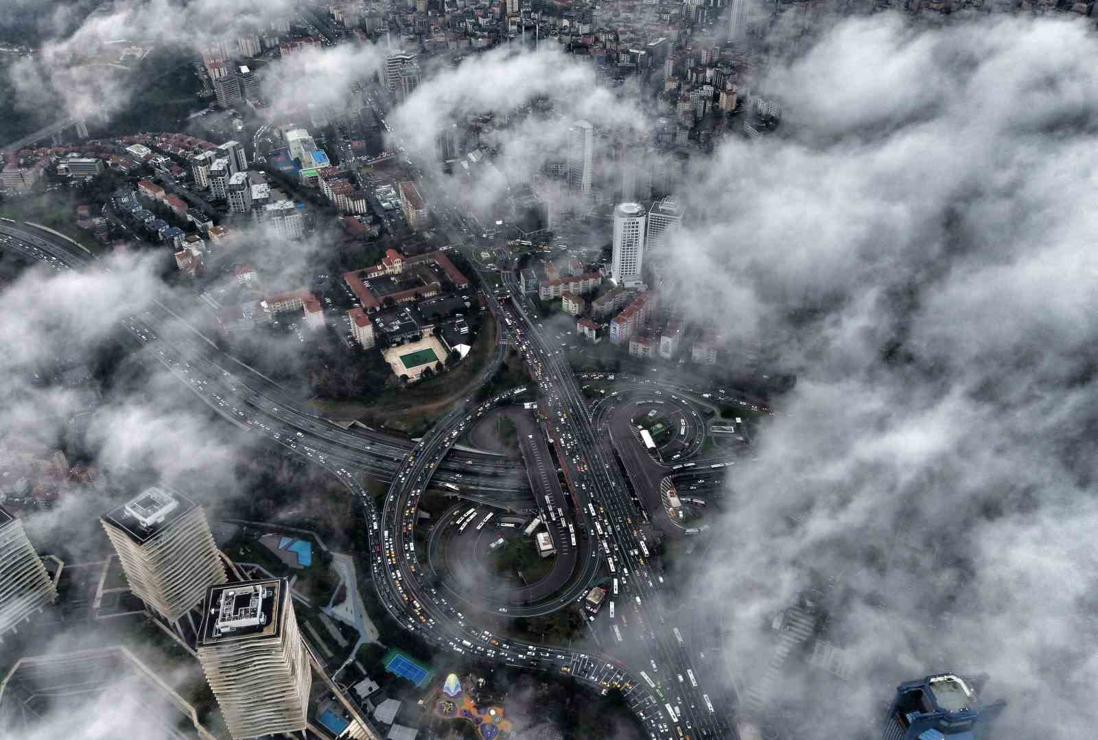İstanbul sisle uyandı, mest eden görüntü havadan görüntülendi
