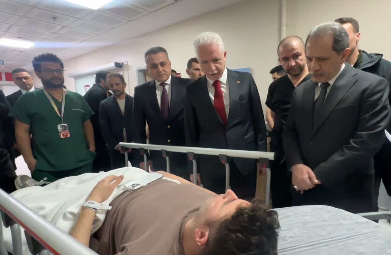 İstanbul Valisi Davut Gül, yaralı polis memurlarını ziyaret etti
