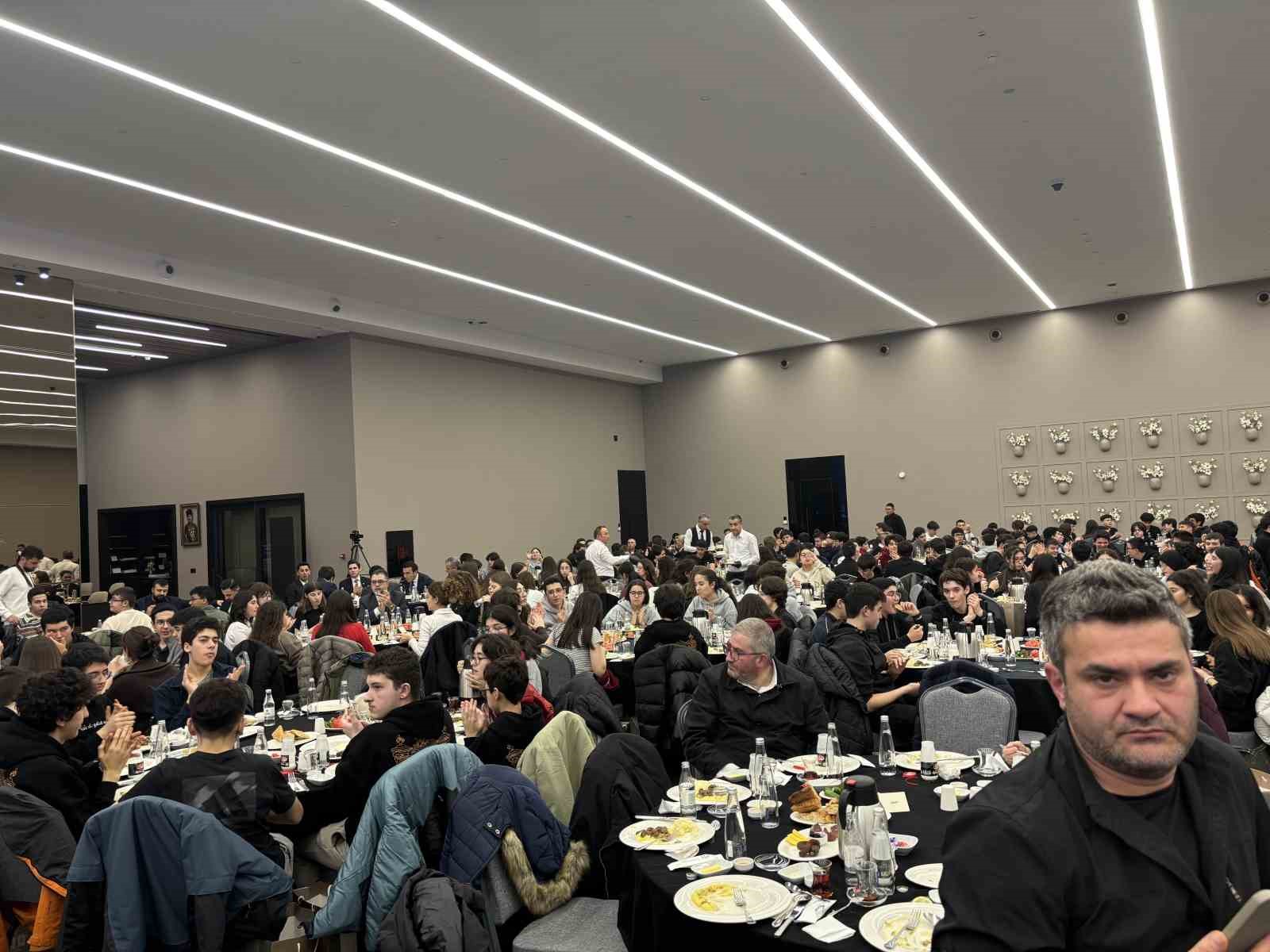 İstanbul Valisi Gül’den lise öğrencilerine burs müjdesi
İstanbul Valisi Gül’den lise öğrencilerine burs müjdesi