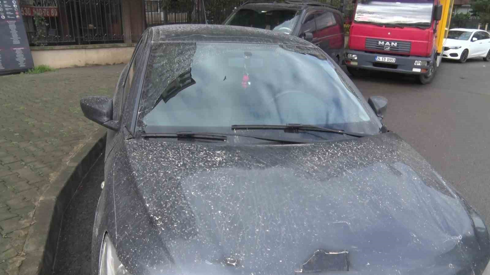 İstanbul’a çamur yağdı, araçlar çamurla kaplandı
