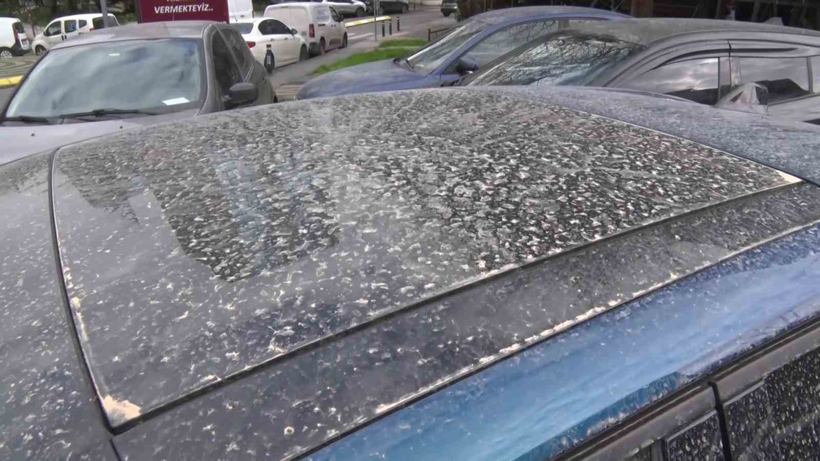 İstanbul’a çamur yağdı, araçlar çamurla kaplandı
