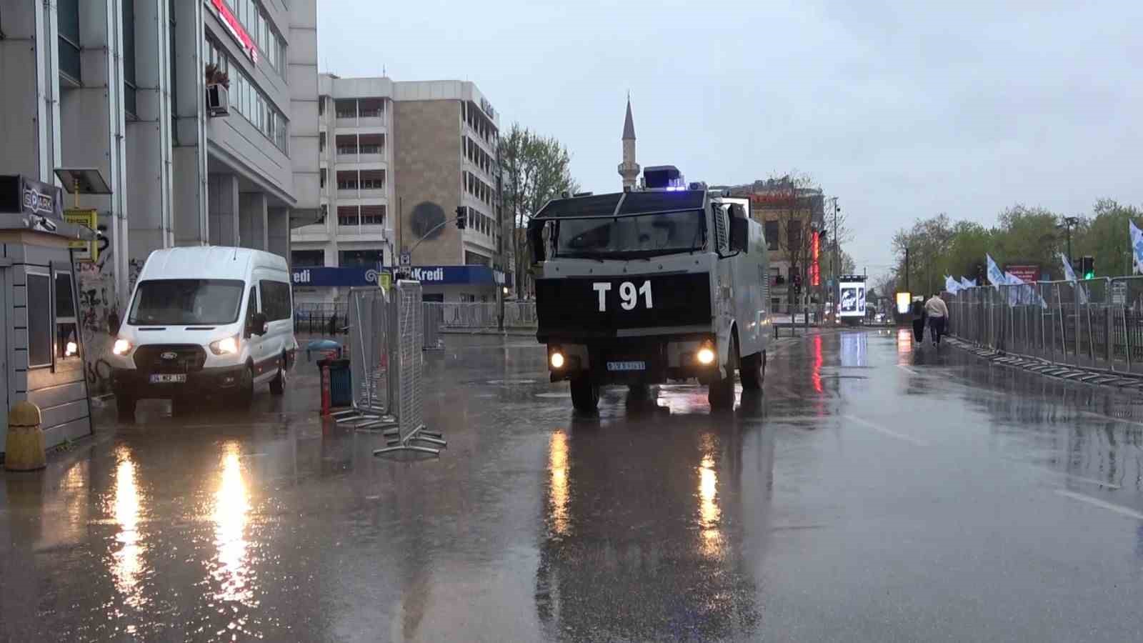 İstanbul’da 1 Mayıs önlemleri: Kadıköy Meydanı araç trafiğine kapatıldı
