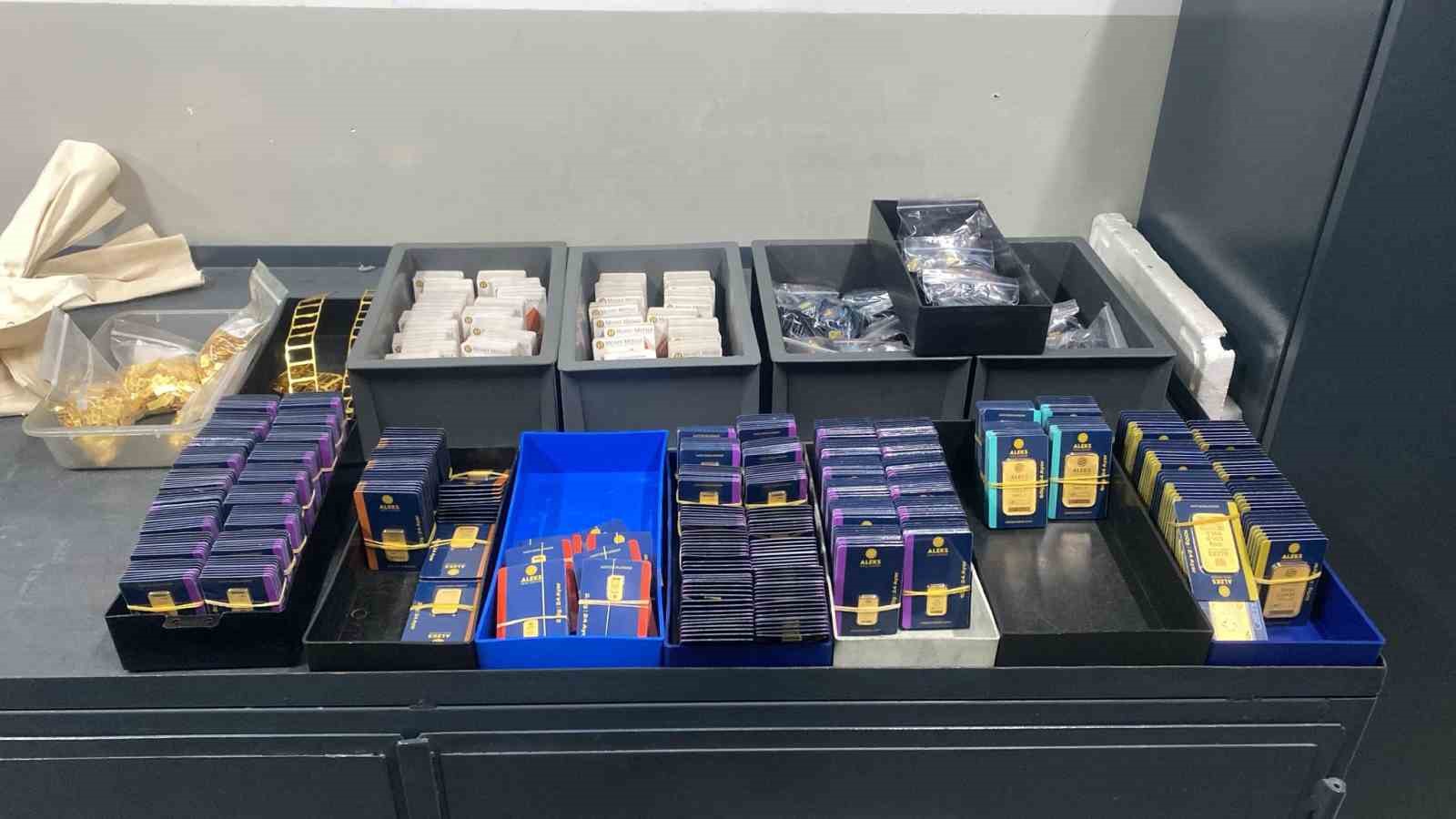 İstanbul’da 100 milyar lira kamu zararına neden olan suç örgütüne yönelik operasyonun detayları ortaya çıktı
İstanbul’da 100 milyar lira kamu zararına neden olan suç örgütüne yönelik operasyonun detayları ortaya çıktı