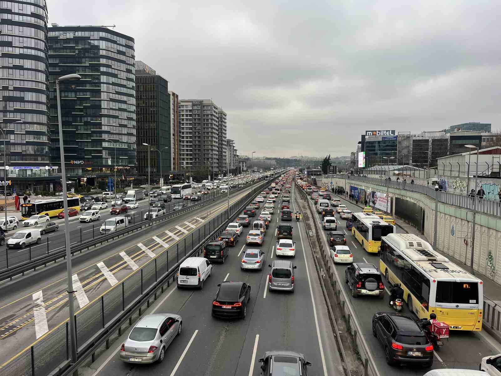 İstanbul’da akaryakıt zammı trafiğe yansımadı
