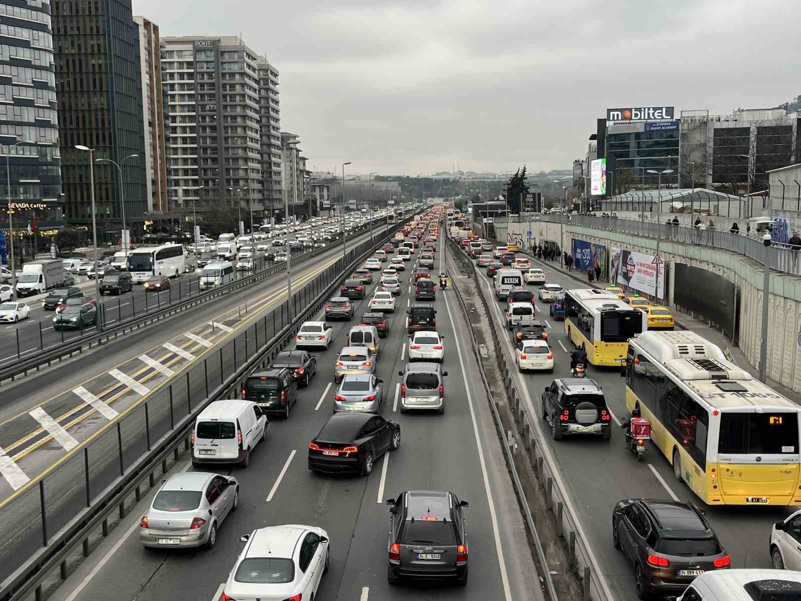 İstanbul’da akaryakıt zammı trafiğe yansımadı
